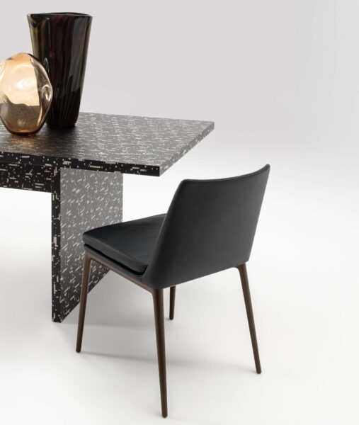 Claude Esszimmerstuhl 1